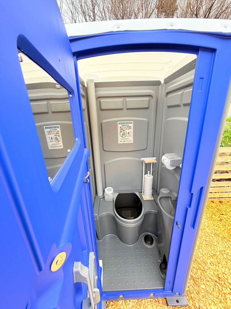仮設トイレの内部